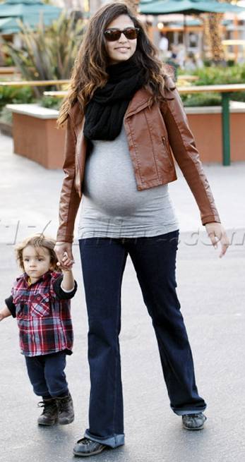 Camila Alves_11_18_2009