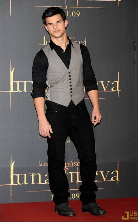 Taylor Lautner_11_12_09_Madrid