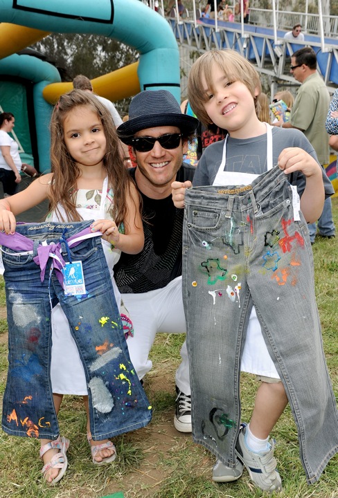 101316815XX026_77kids_By_Am