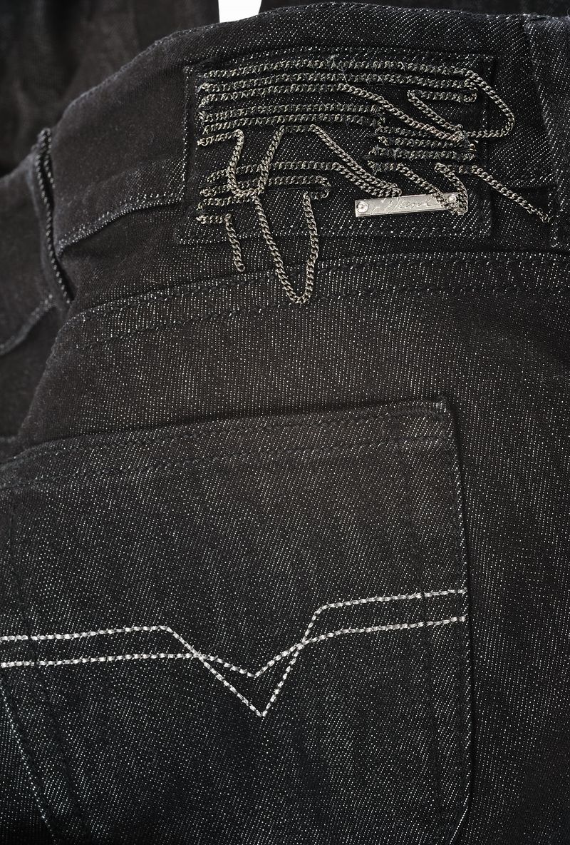 Louvely 8J7 Detail Louvely 8J7 Detail