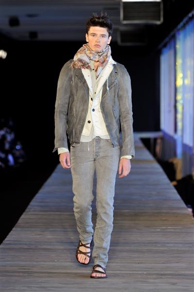 05_5410 (Medium) 05_5410 (Medium)