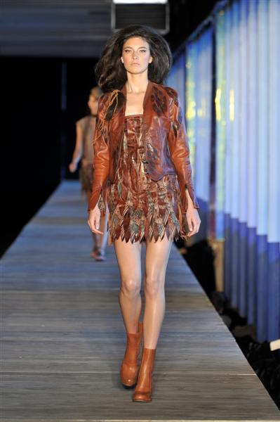 01_5367 (Medium) 01_5367 (Medium)