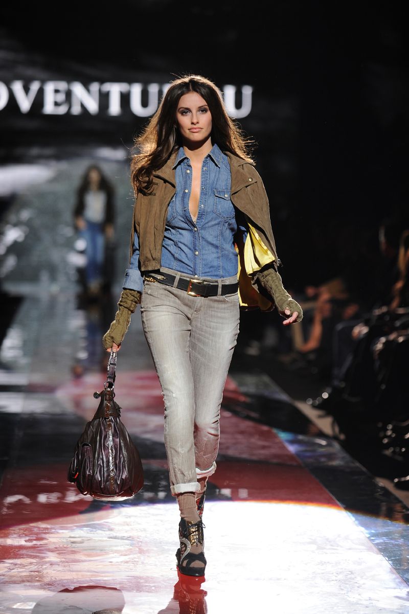 GUESS Jeans FW 2011 11