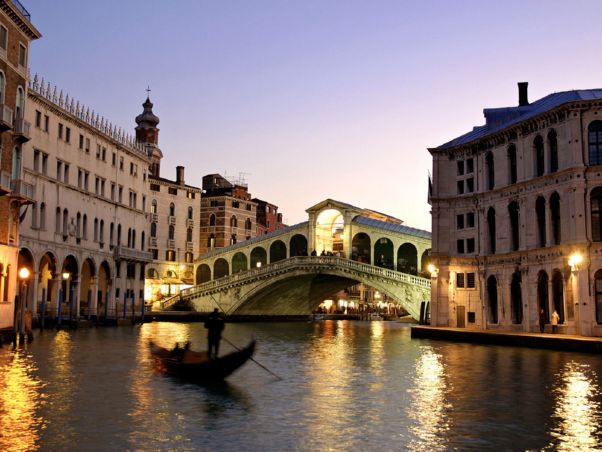 Rialto Bridge, Grand Canal, Venice, Italy pictures