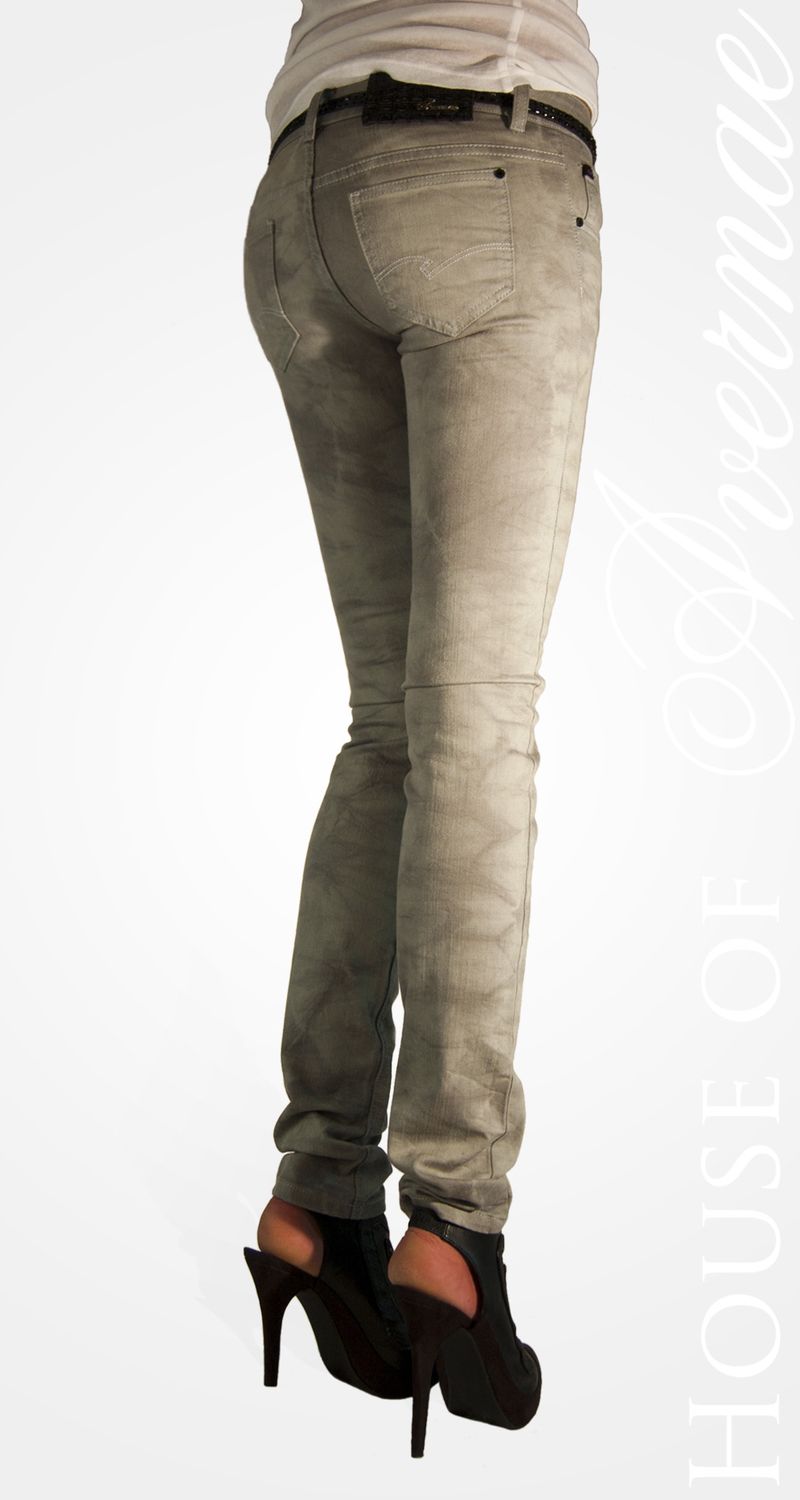 HouseOfAvernae_Vanity_Dust HouseOfAvernae_Vanity_Dust