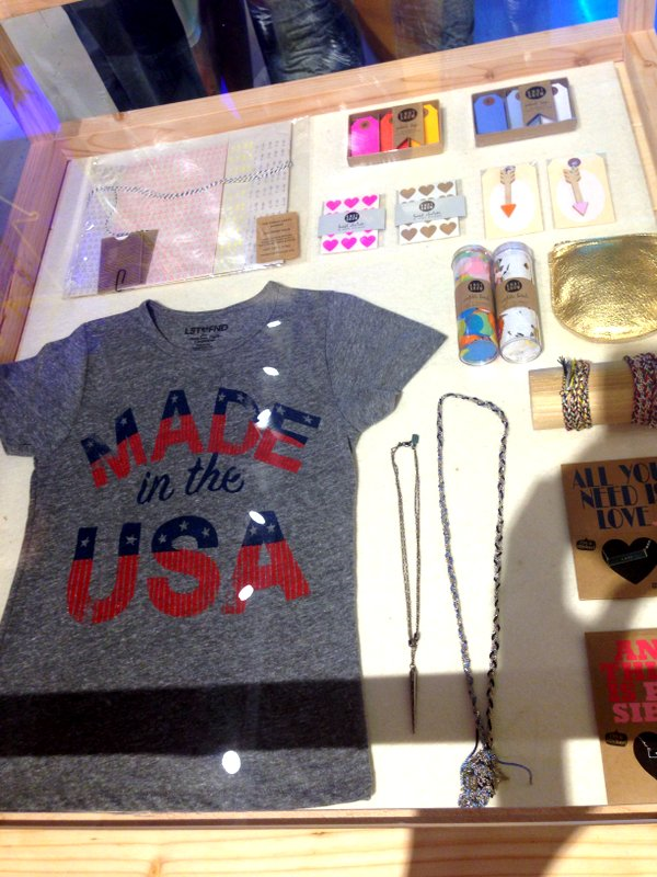 American Eagle Outfitters, Aerie, Holiday 2014, jeans, winter, puffer jackets, puffy jackets, ripped jeans, onesies, best jeans for winter American Eagle Outfitters, Aerie, Holiday 2014, jeans, winter, puffer jackets, puffy jackets, ripped jeans, onesies, best jeans for winter