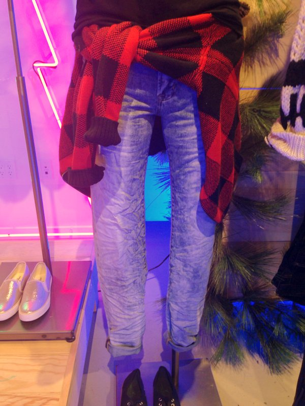 American Eagle Outfitters, Aerie, Holiday 2014, jeans, winter, puffer jackets, puffy jackets, ripped jeans, onesies, best jeans for winter American Eagle Outfitters, Aerie, Holiday 2014, jeans, winter, puffer jackets, puffy jackets, ripped jeans, onesies, best jeans for winter