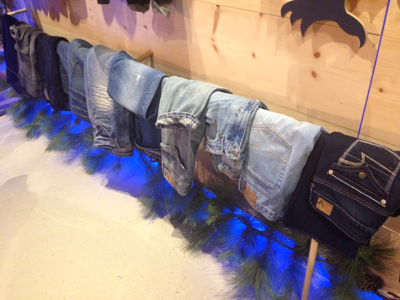 American Eagle Outfitters, Aerie, Holiday 2014, jeans, winter, puffer jackets, puffy jackets, ripped jeans, onesies, best jeans for winter American Eagle Outfitters, Aerie, Holiday 2014, jeans, winter, puffer jackets, puffy jackets, ripped jeans, onesies, best jeans for winter