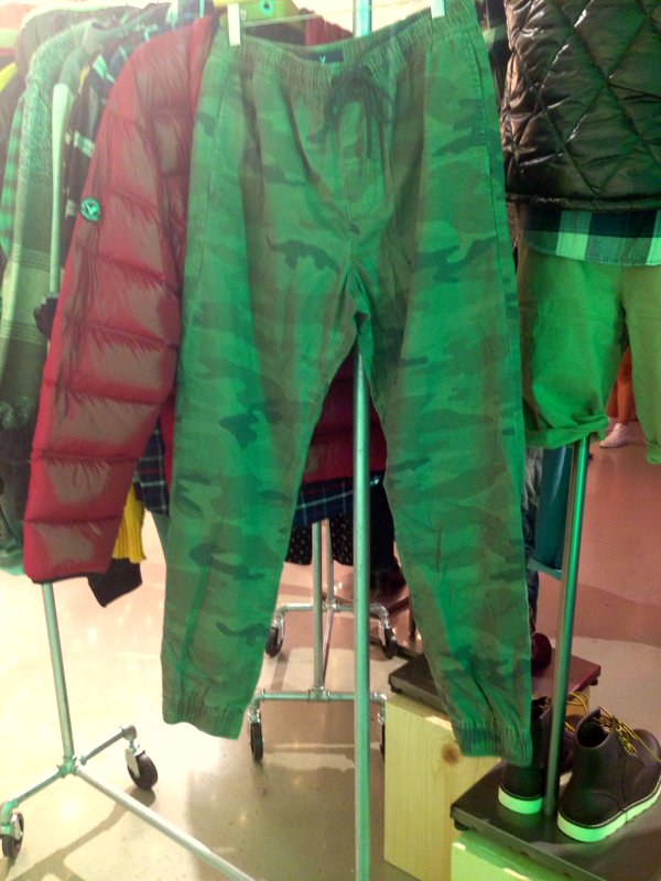 American Eagle Outfitters, Aerie, Holiday 2014, jeans, winter, puffer jackets, puffy jackets, ripped jeans, onesies, best jeans for winter American Eagle Outfitters, Aerie, Holiday 2014, jeans, winter, puffer jackets, puffy jackets, ripped jeans, onesies, best jeans for winter