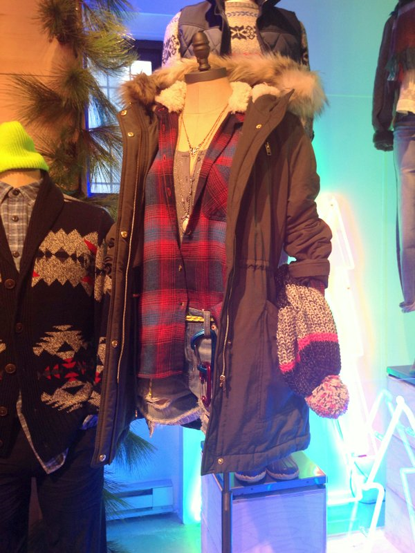 American Eagle Outfitters, Aerie, Holiday 2014, jeans, winter, puffer jackets, puffy jackets, ripped jeans, onesies, best jeans for winter American Eagle Outfitters, Aerie, Holiday 2014, jeans, winter, puffer jackets, puffy jackets, ripped jeans, onesies, best jeans for winter